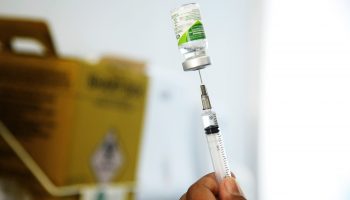 saude-vacina-gripe-20170417-001