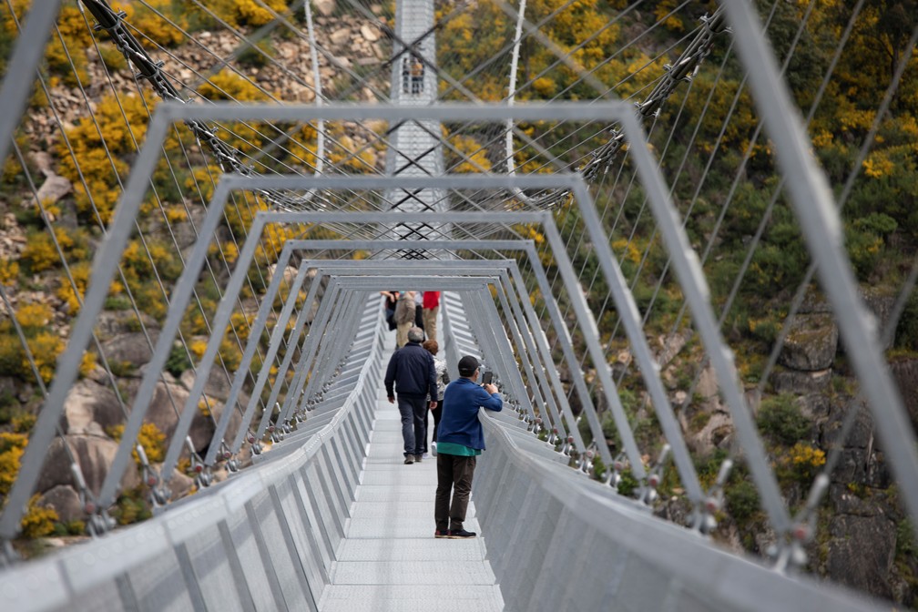 Maior ponte suspensa para pedestres do mundo chama a atenção em Portugal 3