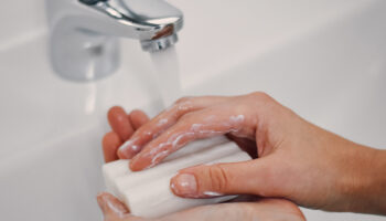 Sabão para Lavar Louças: Produtos, Métodos e Acessórios 2